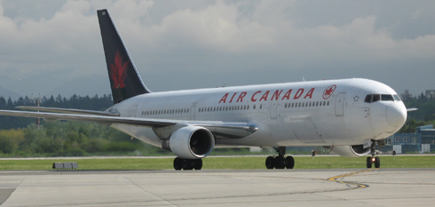 Air Canada plane landing